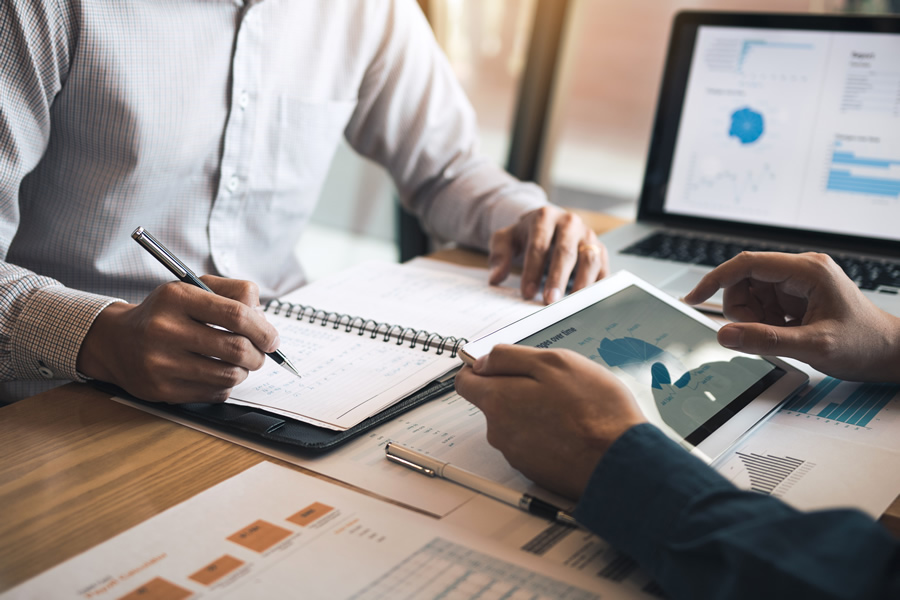 How Financial Advisors Get Paid: Fee-Based vs. Commission, Explained